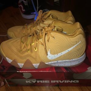 Kyrie 4 'Cinnamon Toast Crunch'